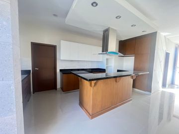 ESPECTACULAR CASA EN VENTA EN MAZATLAN SECTOR CERRITOS (MARALTO RESIDENCIAL) 4 RECAMARAS, A SOLO 200 MTS DEL MAR, PRIVADA CON ALBERCA