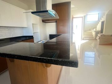 ESPECTACULAR CASA EN VENTA EN MAZATLAN SECTOR CERRITOS (MARALTO RESIDENCIAL) 4 RECAMARAS, A SOLO 200 MTS DEL MAR, PRIVADA CON ALBERCA