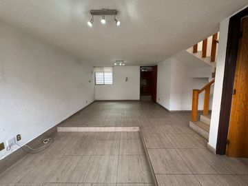 SE RENTA CASA 3 RECAMARAS FRACCIONAMIENTO ESTRELLAS DEL SUR