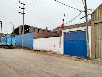 Local Industrial En Venta De 2000 M² Altura De La Panamericana Norte Con Av. Trapiche, Zona Industrial I2 Comas