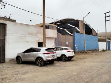 Local Industrial En Venta De 2000 M² Altura De La Panamericana Norte Con Av. Trapiche, Zona Industrial I2 Comas
