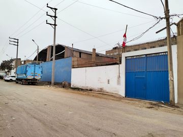 Local Industrial En Venta De 2000 M² Altura De La Panamericana Norte Con Av. Trapiche, Zona Industrial I2 Comas