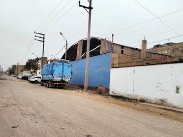 Local Industrial En Venta De 2000 M² Altura De La Panamericana Norte Con Av. Trapiche, Zona Industrial I2 Comas