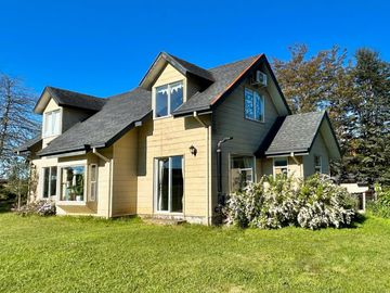 Se vende hermosa casa en sector Cabo Blanco,1230 mts2 aprox. Rol .