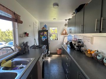 Se vende hermosa casa en sector Cabo Blanco,1230 mts2 aprox. Rol .