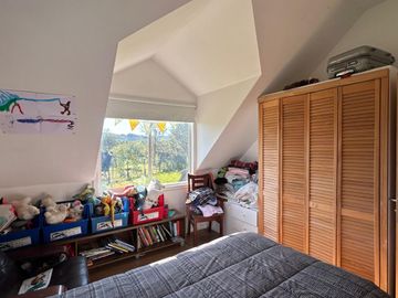 Se vende hermosa casa en sector Cabo Blanco,1230 mts2 aprox. Rol .