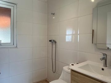 Se vende hermosa casa en sector Cabo Blanco,1230 mts2 aprox. Rol .