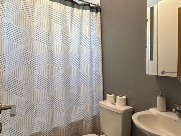 Se vende hermosa casa en sector Cabo Blanco,1230 mts2 aprox. Rol .