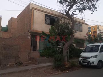 Vendo Casa Como Terreno En Ate De 347M2