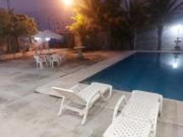 HERMOSA VILLA ESQUINERA  CON PISCINA, , DE 4 DORMITORIOS A 400 METROS DEL  MAR