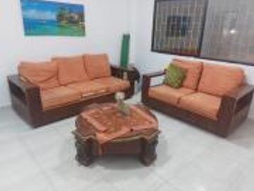 HERMOSA VILLA ESQUINERA  CON PISCINA, , DE 4 DORMITORIOS A 400 METROS DEL  MAR