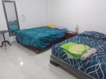 HERMOSA VILLA ESQUINERA  CON PISCINA, , DE 4 DORMITORIOS A 400 METROS DEL  MAR