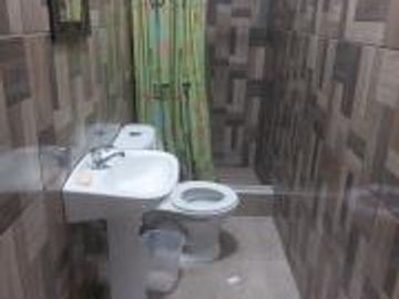 HERMOSA VILLA ESQUINERA  CON PISCINA, , DE 4 DORMITORIOS A 400 METROS DEL  MAR