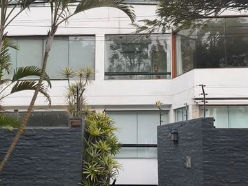 VENTA DE LINDO DEPARTAMENTO EN AURORA MIRAFLORES FRENTE A PARQUE