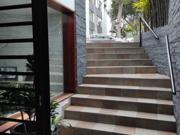 VENTA DE LINDO DEPARTAMENTO EN AURORA MIRAFLORES FRENTE A PARQUE