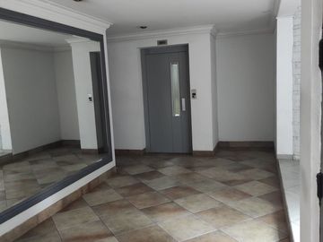 VENTA DE LINDO DEPARTAMENTO EN AURORA MIRAFLORES FRENTE A PARQUE