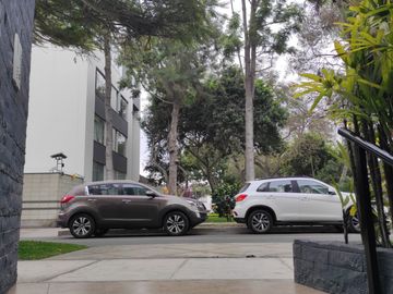 VENTA DE LINDO DEPARTAMENTO EN AURORA MIRAFLORES FRENTE A PARQUE