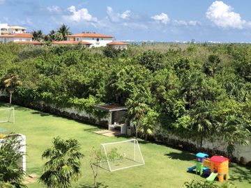 Condo con balcón, amenidades exclusivas, en venta, Zona Las Américas, Cancún