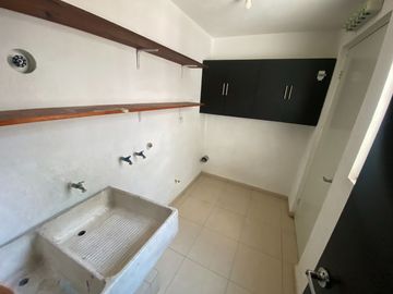 Vende Amplia casa y super Equipada en zona Cumbres, privada Lomas Quetzales