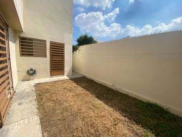 Vende Amplia casa y super Equipada en zona Cumbres, privada Lomas Quetzales
