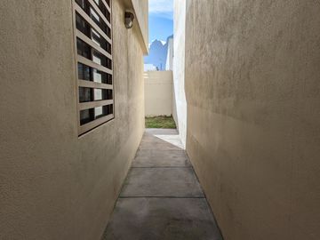Vende Amplia casa y super Equipada en zona Cumbres, privada Lomas Quetzales