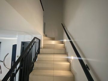 Vende Amplia casa y super Equipada en zona Cumbres, privada Lomas Quetzales