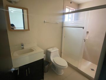Vende Amplia casa y super Equipada en zona Cumbres, privada Lomas Quetzales
