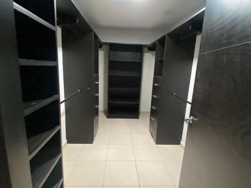 Vende Amplia casa y super Equipada en zona Cumbres, privada Lomas Quetzales