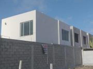 LINDA VILLA ,MODERNA,  SALINAS,  A 50 METROS DEL MAR