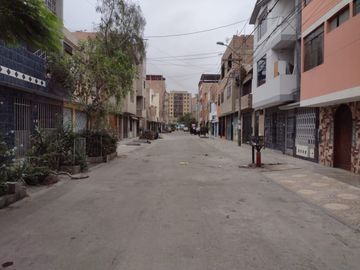 Venta De Casa De 166 Mt2 En El Distrito De Los Olivos