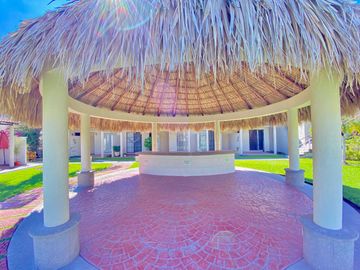 CASA EN VENTA AMUEBLADA EN XOCHITEPEC SANTA FE, CON ALBERCA Y AMENIDADES