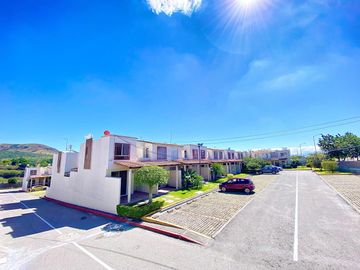 CASA EN VENTA AMUEBLADA EN XOCHITEPEC SANTA FE, CON ALBERCA Y AMENIDADES