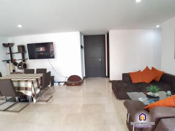 Apartamento de 3 alcobas con baño y alcoba de servicio en venta. Medellín - El Poblado