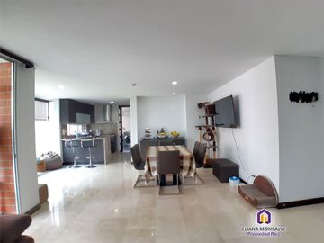 Apartamento de 3 alcobas con baño y alcoba de servicio en venta. Medellín - El Poblado