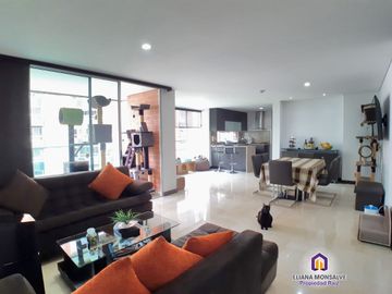 Apartamento de 3 alcobas con baño y alcoba de servicio en venta. Medellín - El Poblado