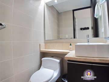 Apartamento de 3 alcobas con baño y alcoba de servicio en venta. Medellín - El Poblado