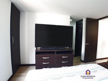 Apartamento de 3 alcobas con baño y alcoba de servicio en venta. Medellín - El Poblado