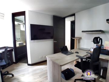 Apartamento de 3 alcobas con baño y alcoba de servicio en venta. Medellín - El Poblado