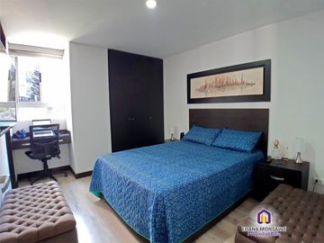 Apartamento de 3 alcobas con baño y alcoba de servicio en venta. Medellín - El Poblado