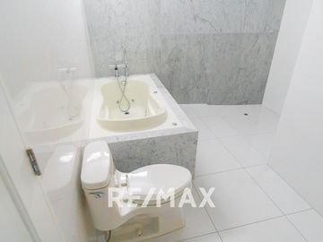 VENTA DE HERMOSO DPTO FLAT EN SAN ISIDRO 1ER PISO 413 M2