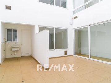 VENTA DE HERMOSO DPTO FLAT EN SAN ISIDRO 1ER PISO 413 M2