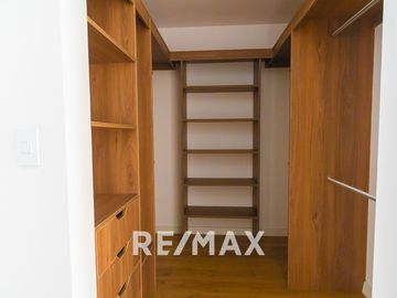 VENTA DE HERMOSO DPTO FLAT EN SAN ISIDRO 1ER PISO 413 M2