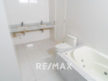 VENTA DE HERMOSO DPTO FLAT EN SAN ISIDRO 1ER PISO 413 M2