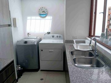 CASA DE VENTA EN TUMBACO