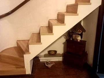 Se vende casa en comuna de La Reina en pasaje cerrado a pasos del registro civil y hospital militar.