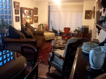 Se vende casa en comuna de La Reina en pasaje cerrado a pasos del registro civil y hospital militar.