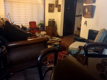 Se vende casa en comuna de La Reina en pasaje cerrado a pasos del registro civil y hospital militar.