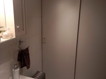 Se vende casa en comuna de La Reina en pasaje cerrado a pasos del registro civil y hospital militar.