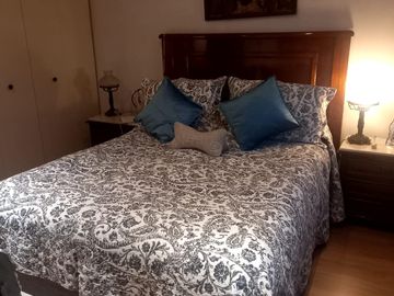 Se vende casa en comuna de La Reina en pasaje cerrado a pasos del registro civil y hospital militar.