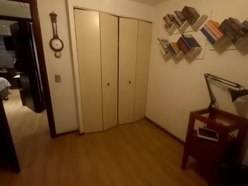 Se vende casa en comuna de La Reina en pasaje cerrado a pasos del registro civil y hospital militar.